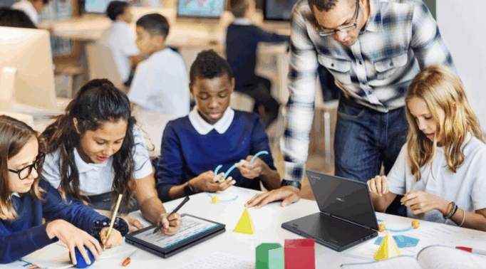 Laptop pentru scoli motivatia elevilor EDU APPS