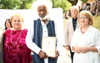 Scriitor laureat al Premiului Nobel, înșelat de un taximetrist la sosirea în România