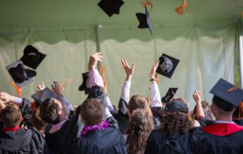 De la liceu la viața de student: 4 lucruri care te vor lua prin surprindere