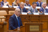 Bolojan: Media minimă pentru bursele de merit va fi 9