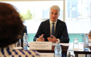 Ministrul Pîslaru anunţă verificări în cazul microbuzelor şcolare cumpărate la preț dublu