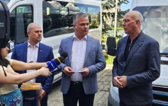 CJ Brașov neagă influența politică în achiziționarea microbuzelor școlare „de lux”
