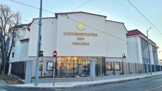 Secretară îndepărtată din funcție după ce a umilit o studentă: „Tu chiar consideri că meriți bursă socială?”