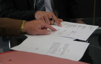 „Profesorul muncește, secretara câștigă” – mesajul unui cadru didactic