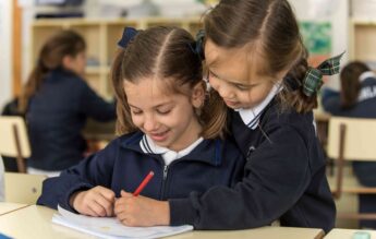 Educația care deschide oportunități internaționale: Steluța Ștefănescu despre impactul Cambridge în România