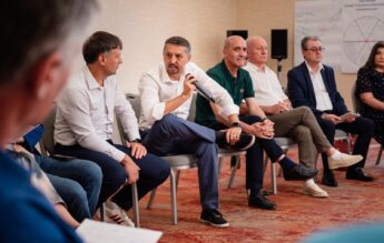 Posibilitatea de a alege între catedră și management, solicitare a directorilor de școli către ministrul David