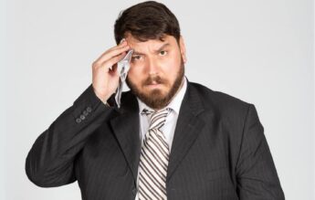 Micutzu se întoarce la facultate ca profesor de Stand-Up Comedy