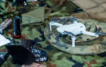 Lituania deschide școli la granița cu Rusia, unde copiii învață la 10 ani cum să piloteze drone