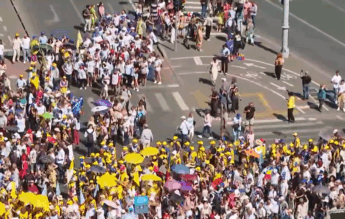 Profesorii protestează în stradă: sindicatele spun că sunt 20.000, Jandarmeria estimează 6.000