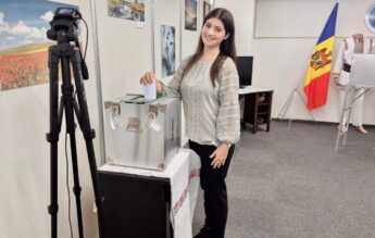 Studentă din Japonia, prima alegătoare la scrutinul parlamentar din Republica Moldova