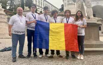Patru medalii pentru elevii români, la Olimpiada Balcanică de Informatică pentru Seniori
