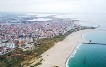 Codul roșu de ploi abundente închide toate școlile din județul Constanța
