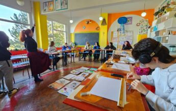 „Cancelaria Elevilor”. Cum transformă elevii un demisol uitat într-un after-school