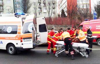Elev de clasa a III-a, preluat de medici după ce a rănit trei cadre didactice