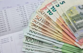 MEC anunță 60 de milioane de euro din fonduri europene pentru bursele sociale ale studenților