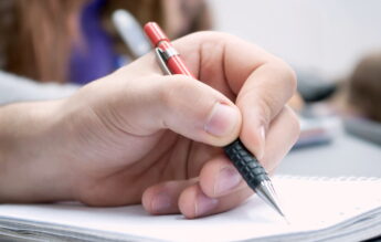 Câte note trebuie să aibă elevii la fiecare materie, până la vacanța de iarnă