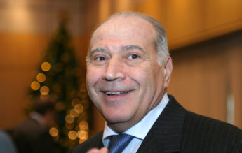 MEC este amenințat cu tribunalul de o fundație înființată de Dan Voiculescu
