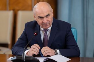 BREAKING Bolojan, despre bursele sociale: Foarte probabil vom rămâne pe actualul sistem