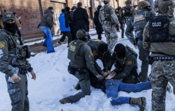 Școli închise în Minneapolis, după intervenția violentă a agenților federali lângă un liceu