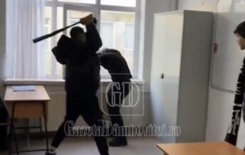 Elev bătut crunt cu bâta de baseball în sala de clasă, la un liceu din Dâmbovița