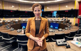 A fost adoptat un Plan European împotriva Cyberbullyingului, anunță comisarul Roxana Mînzatu