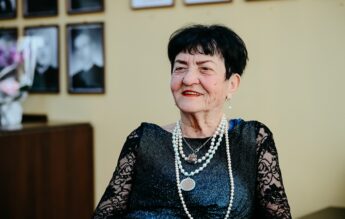 Cea mai vârstnică studentă din România are 90 de ani și își pregătește lucrarea de licență