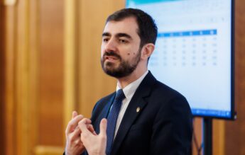 Claudiu Năsui (USR): Să facem un sistem de vouchere. Părinții și elevii să aleagă școala