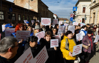 Profesorii universitari din Sibiu au protestat față de tăierile anunțate de Ilie Bolojan