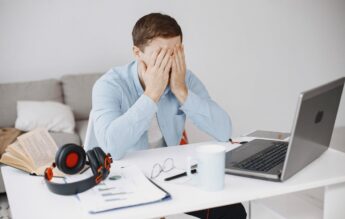 Bursa studențească ar trebui să acopere toate cheltuielile de trai, spun 57% dintre tineri