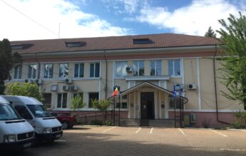 ISJ Bacău: Cei 28 de profesori și 9 copii blocați în Emirate nu au plecat în grup