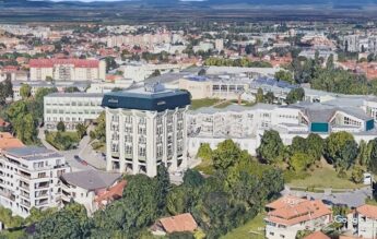 Bătaie între două studente din Brașov. Colegii au filmat incidentul, fără să intervină
