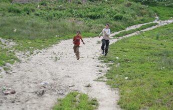 Excursiile și evenimentele școlare, un lux pentru copiii români afectați de sărăcie