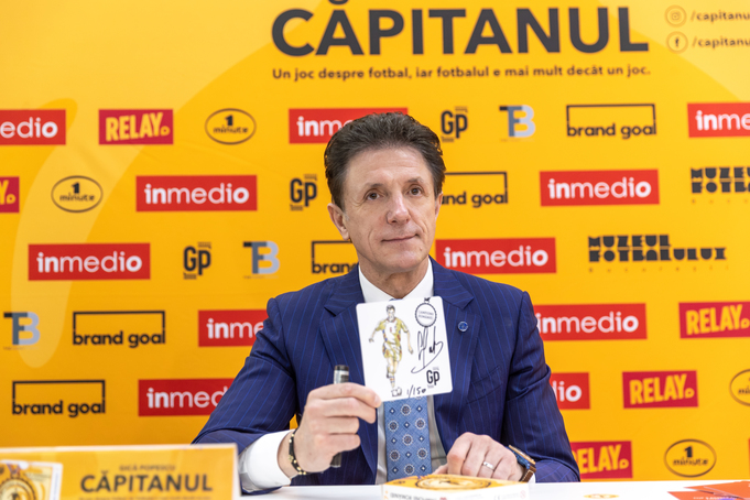 Gică Popescu arătând jocul CĂPITANUL