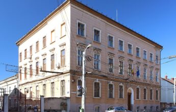 Un liceu din Timișoara a fost închis după ce presa a dezvăluit că era plin de igrasie