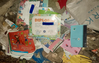 Diplomele unui copil l-au dat de gol pe tatăl care a depozitat ilegal gunoiul