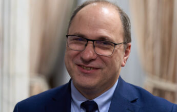 Dimian: Andrei mi-a spus că a ajuns la 100 de cărți. Context: reproșul unei eleve că are 27 de cărți de citit