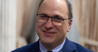 ministrul mihai dimian râde