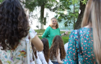 Programul care îi învață pe elevi să schimbe comunitățile