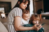 Polonia interzice telefoanele mobile în școli și grădinițe, din 1 septembrie