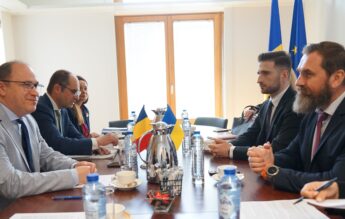 MEC: Noile tehnologii trebuie să sprijine profesorii, fără a înlocui rolul lor esențial