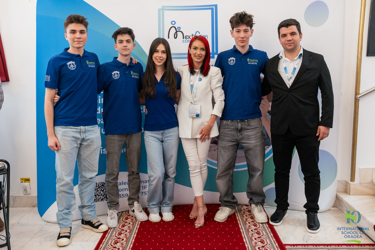 Elevi de la Internațional School of Oradea alături de Florina Ciobanu - Coordonator NextGen și Ahmet Dündar - Director Executiv ISO