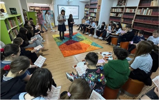 copii la școala Spectrum Ploiești