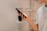 CNE cere Guvernului protecție pentru elevii care reclamă abuzuri și măsuri împotriva violenței online