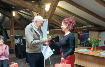 Tudor a absolvit la 97 de ani un curs digital, ca să nu cadă în capcanele escrocilor