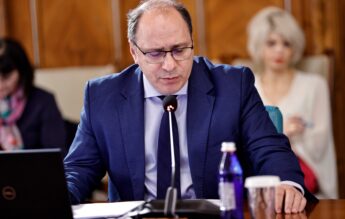 Dimian: Nu trebuie să exagerăm cu temele, dar părinții să aibă grijă să fie făcute