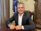 Veștea a studiat la o universitate privată neacreditată, desființată prin lege