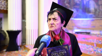 Cea mai vârstnică studentă din România a absolvit facultatea la 90 de ani