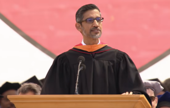 Studenți de la Stanford au părăsit ceremonia de absolvire în timpul discursului șefului Google