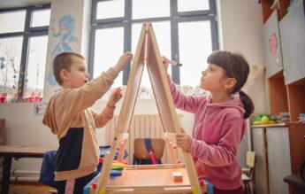 Webinar gratuit pentru educatori și învățători, de Ziua Învățătorului: Cum influențează grădinița adaptarea copiilor la școală