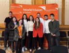 Nu telefonul îi face fericiţi pe adolescenţii români – sondaj World Vision România